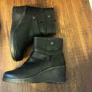 Keen wedge boots